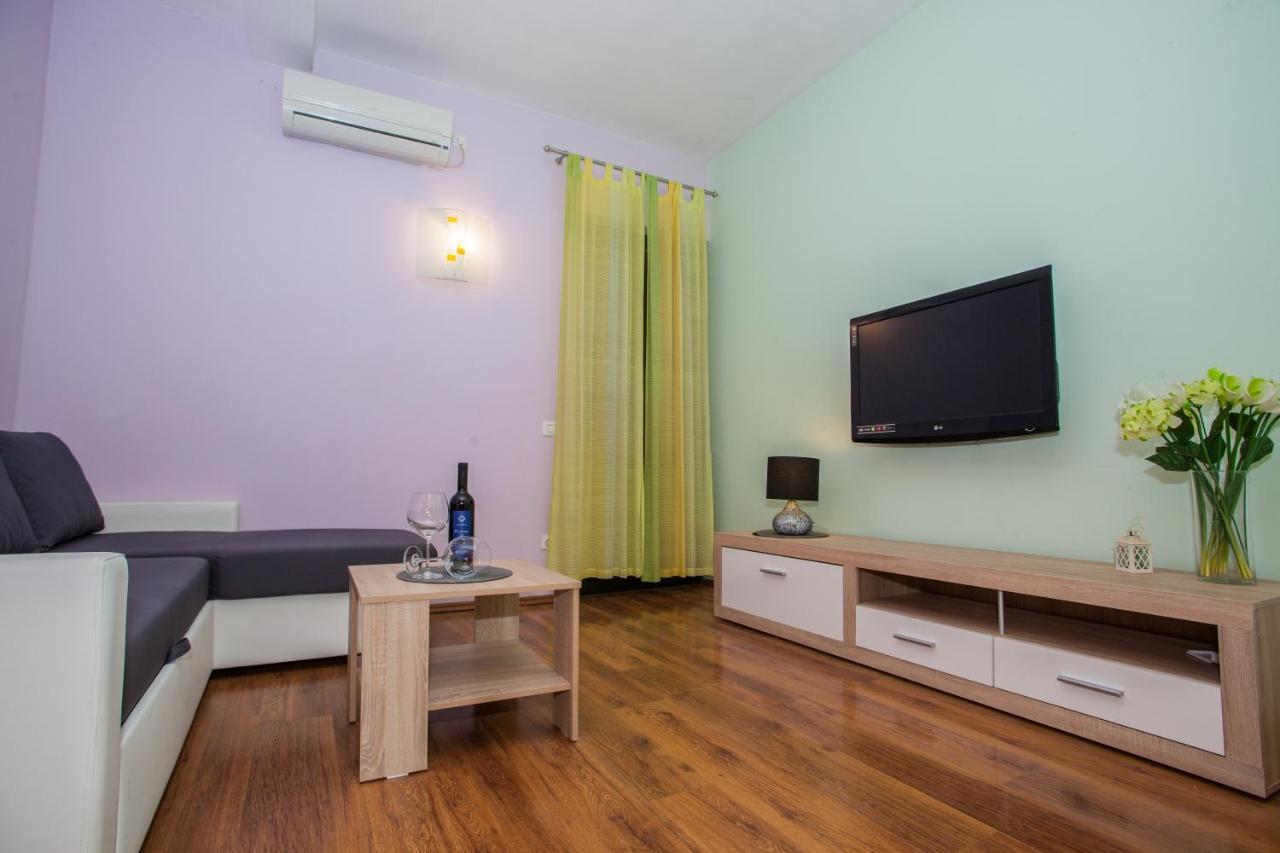 Apartments Lovic Lokva Rogoznica Bagian luar foto