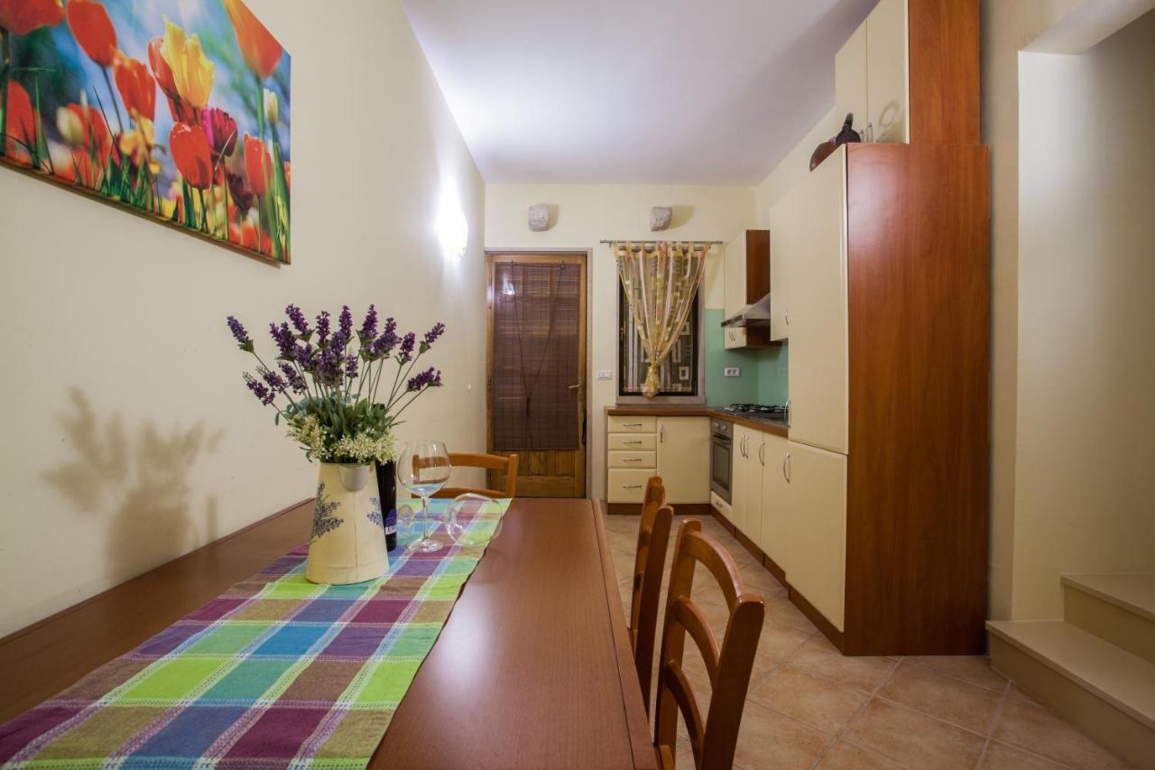 Apartments Lovic Lokva Rogoznica Bagian luar foto