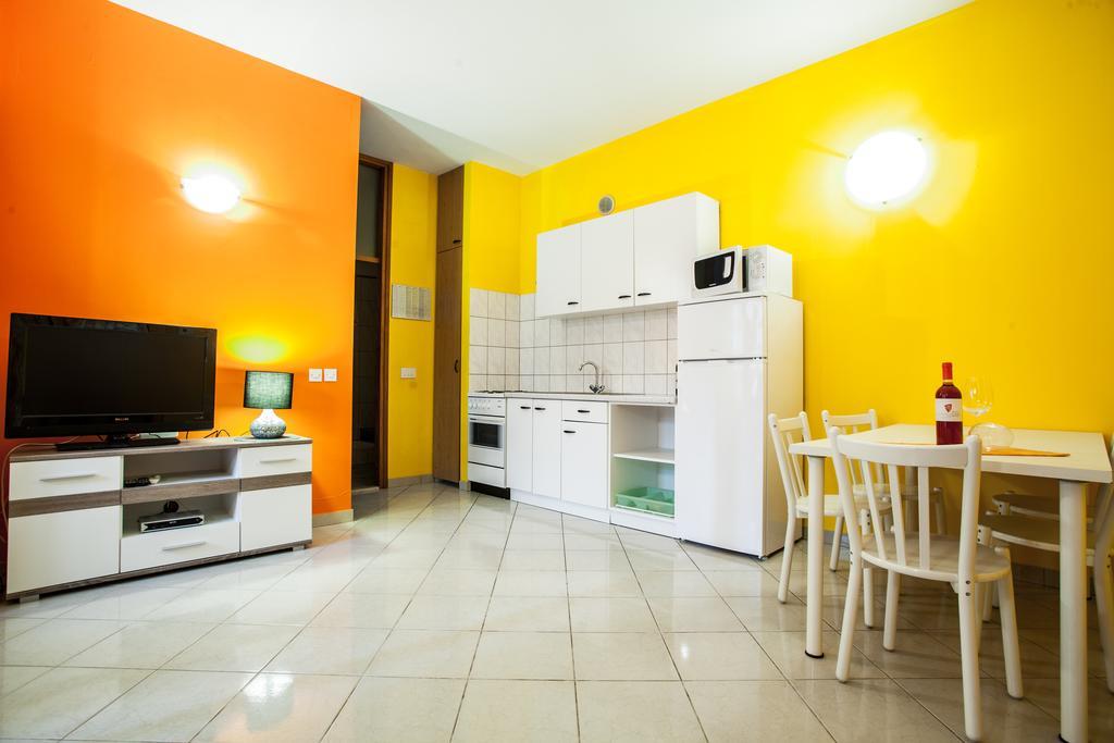 Apartments Lovic Lokva Rogoznica Bagian luar foto