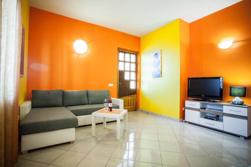 Apartments Lovic Lokva Rogoznica Bagian luar foto