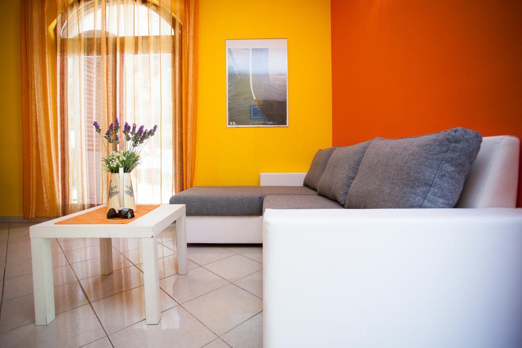Apartments Lovic Lokva Rogoznica Ruang foto